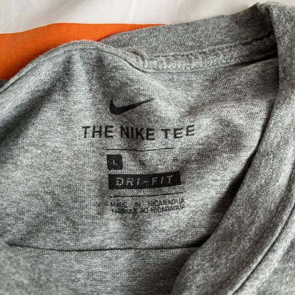 NIKE GREY LONG SLEEVE ATHLETIC T SHIRT - Picture 2 of 2